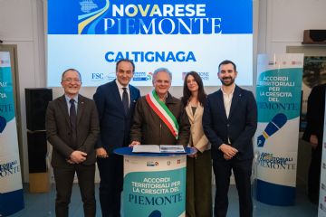 Il Sindaco alla sottoscrizione dell'Accordo con il Presidente della Regione Piemonte On. Alberto CIRIO, alla presenza degli Assessori Gian Luca VIGNALE e Matteo MARNATI e della Consigliere Regionale Daniela CAMERONI
